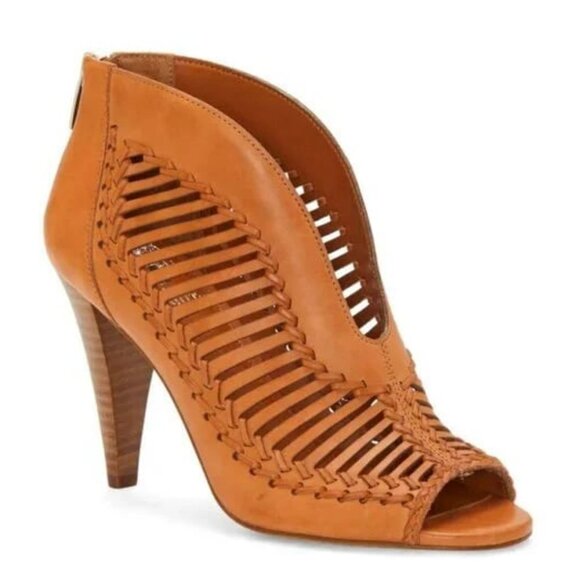 New VINCE CAMUTO Acha Laser Cut Leather Peep-Toe Stiletto Heel Sandal 6 MSRP$129 - Picture 1 of 9